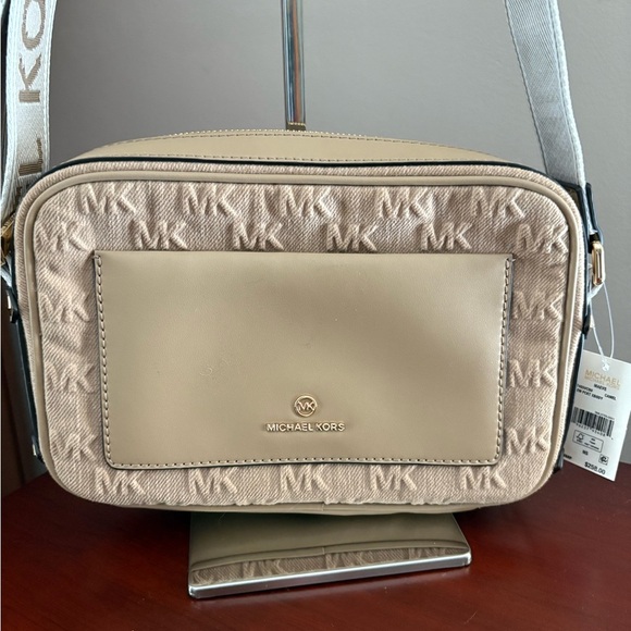 Michael Kors Maeve Large Logo East West Pocket Crossbody - NWT - Picture 1 of 13